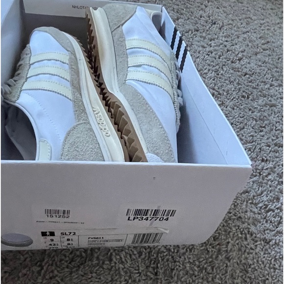 NEW Authentic Adidas Women’s Athletic Shoes Size 9 - Picture 2 of 16